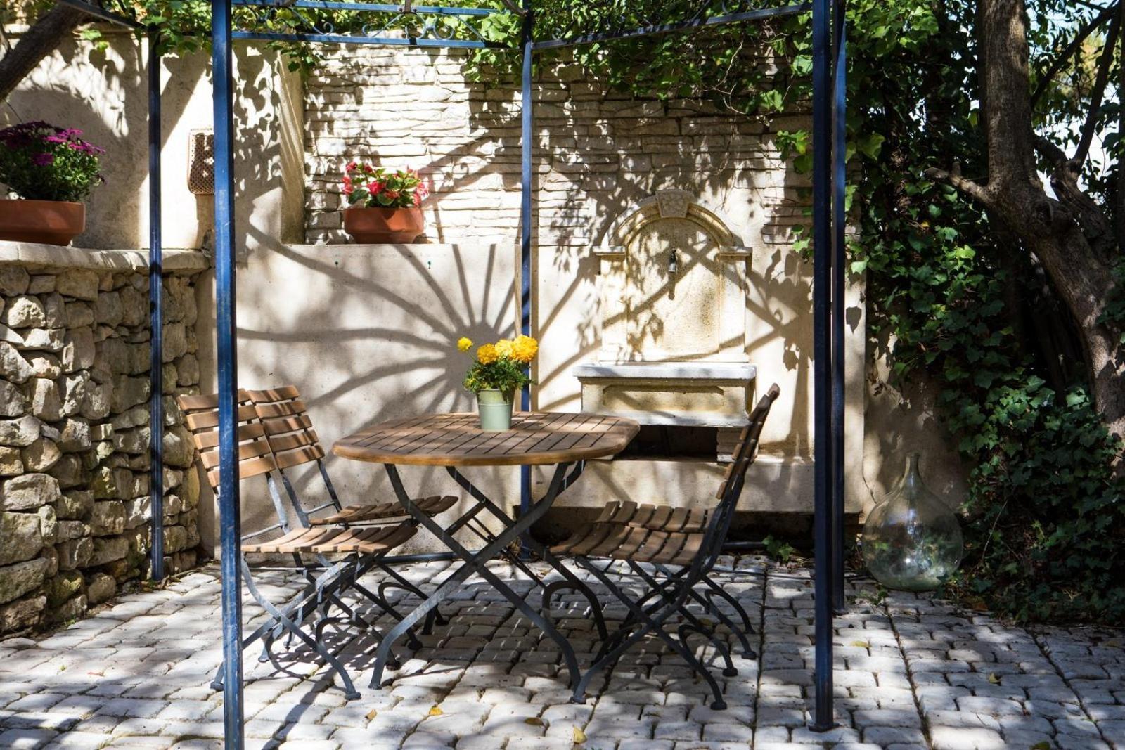 In Provence Hotel - Experience Atypique Венел Екстериор снимка