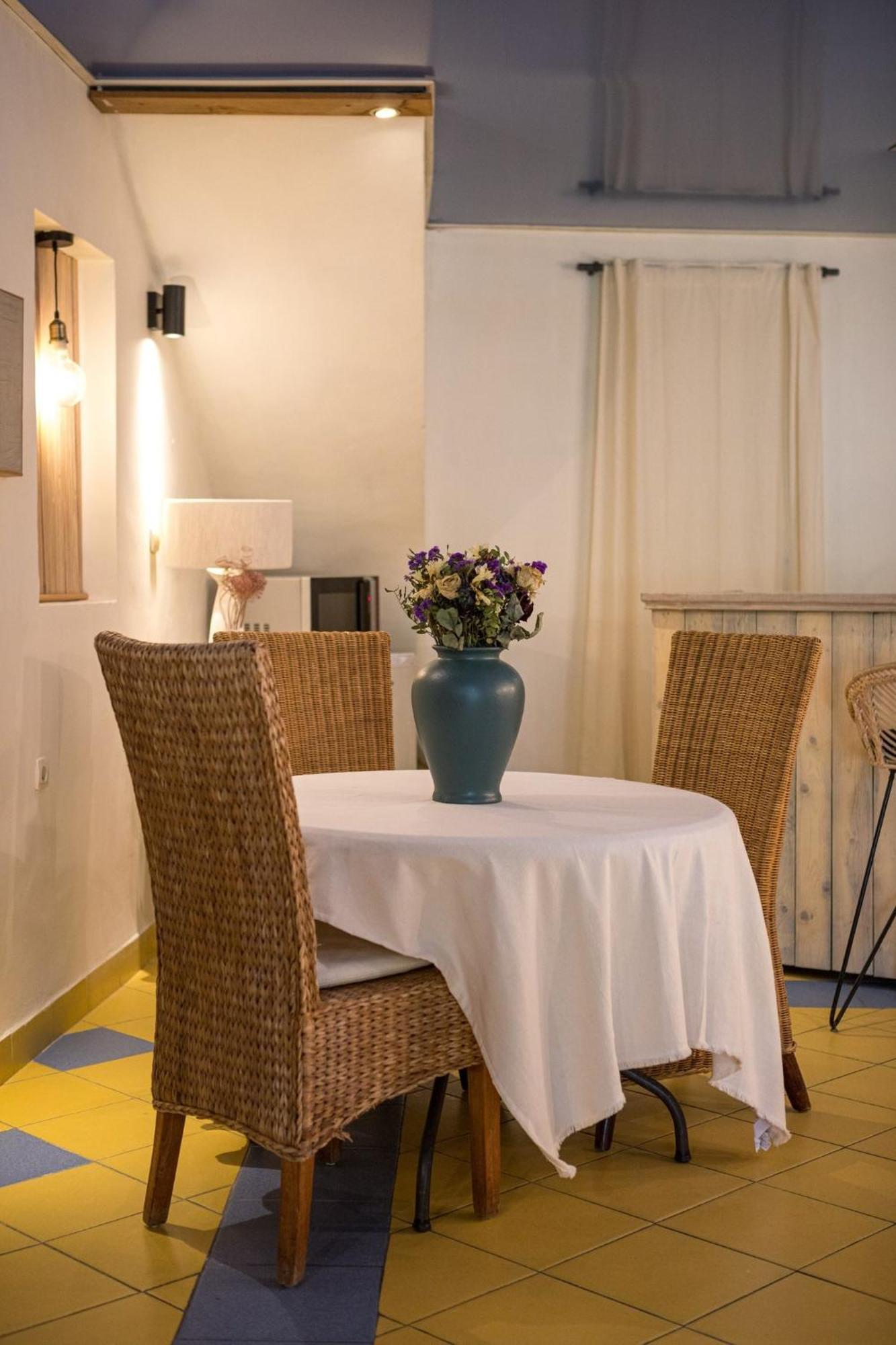 In Provence Hotel - Experience Atypique Венел Екстериор снимка