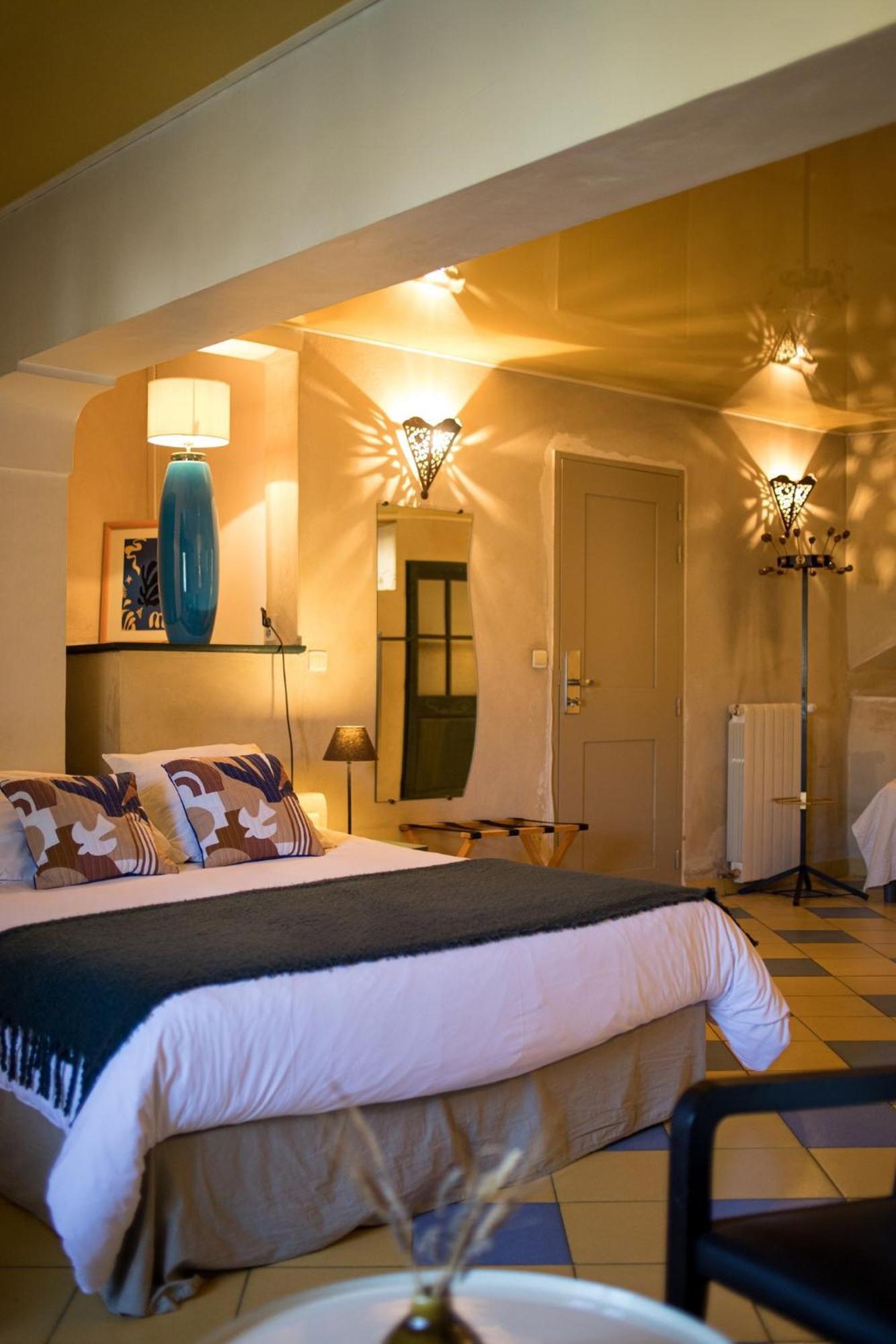 In Provence Hotel - Experience Atypique Венел Екстериор снимка