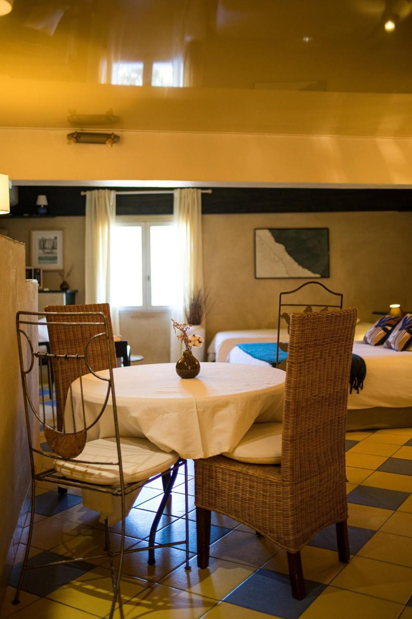 In Provence Hotel - Experience Atypique Венел Екстериор снимка