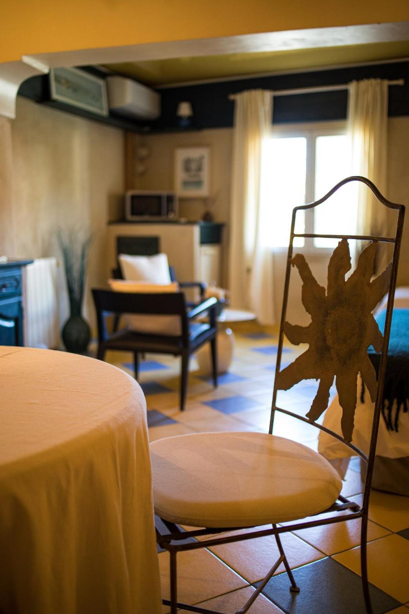In Provence Hotel - Experience Atypique Венел Екстериор снимка