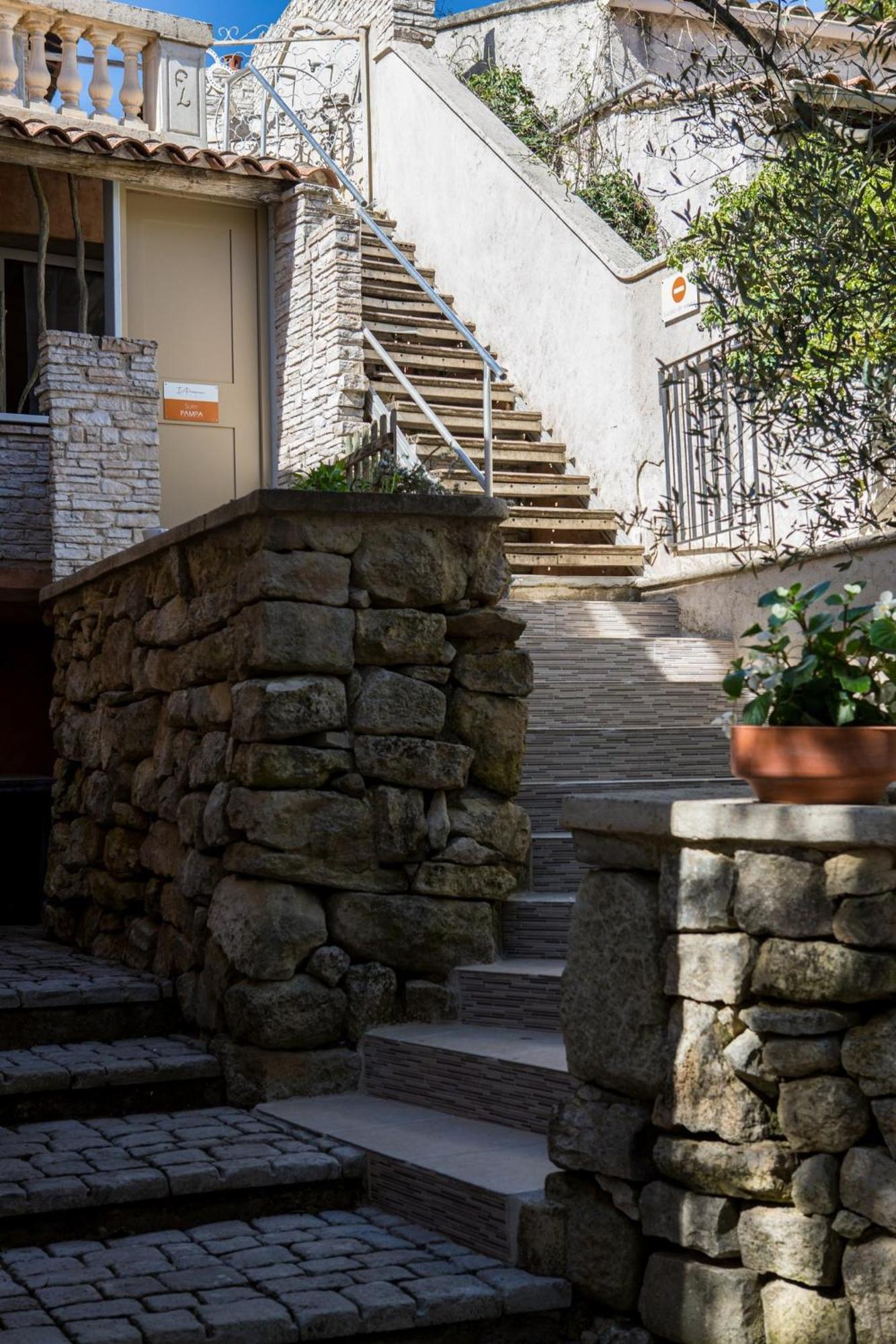 In Provence Hotel - Experience Atypique Венел Екстериор снимка